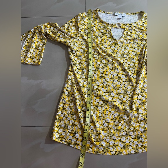 Nine West Women’s Slit Neck Long Sleeve Top yellow black white floral S - Picture 12 of 16